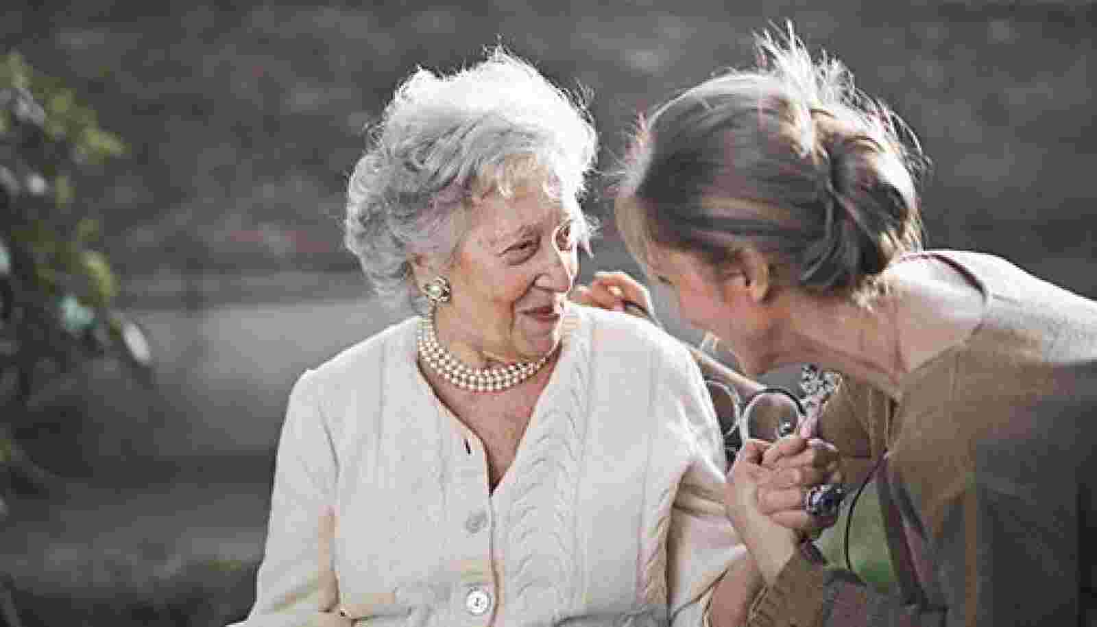 Live-in home care vs retirement villages: pros and cons